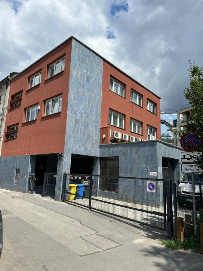 Hostel Demi *