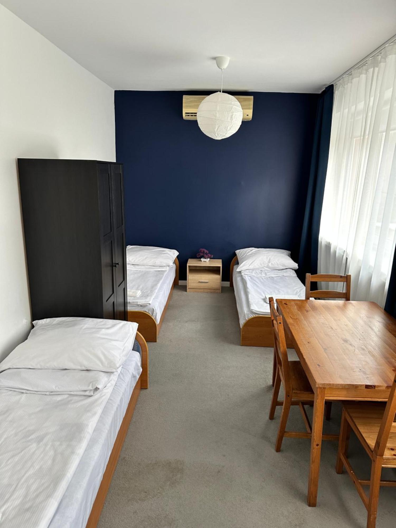 Demi Hostel *
